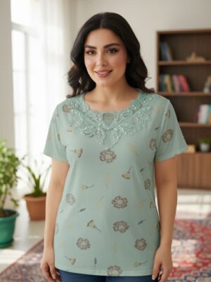 وارداتی از کشور چین میباشد در 4 رنگ خوشگل و جذاب و تنخوری شیک اندازه بلوز در 2 سایز L و XL L کاملا کشی عرض دور سینه ( حداقل 110 – حداکثر 120 ) سانتی متر قد بلوز 65 سانتی متر XL کاملا کشی عرض دور سینه ( حداقل 120 – حداکثر 130 ) سانتی متر قد بلوز 70 سانتی متر